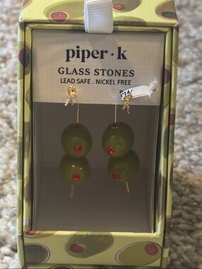 NWT Piper K Martini Olive Earrings